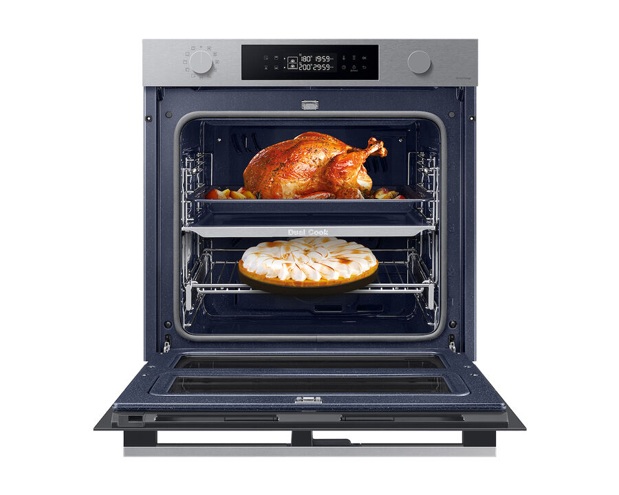 Horno pirol&iacute;tico Premium 76 litros con tecnolog&iacute;a Dual Cook Flex&trade;, 2 temperaturas independientes. 

Incorpora conectividad SmartThings, limpieza pirol&iacute;tica autom&aacute;tica, cocci&oacute;n Sous Vide y dise&ntilde;o moderno en acero inoxidable, ofreciendo una cocina m&aacute;s eficiente, precisa y c&oacute;moda.