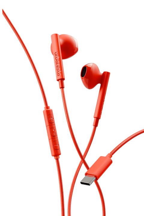 Los auriculares San Francisco 2 Poppy Orange son unos auriculares con cable dise&ntilde;ados para disfrutar de un sonido claro y equilibrado en cualquier momento. Incorporan un conector USB Tipo-C compatible con smartphones, tablets y ordenadores port&aacute;tiles, un resistente cable de tela trenzada antienredos, micr&oacute;fono integrado y control remoto de tres botones para gestionar llamadas y m&uacute;sica de forma c&oacute;moda. Su dise&ntilde;o Open-Fit ofrece un ajuste ligero y confortable, ideal para el uso diario.