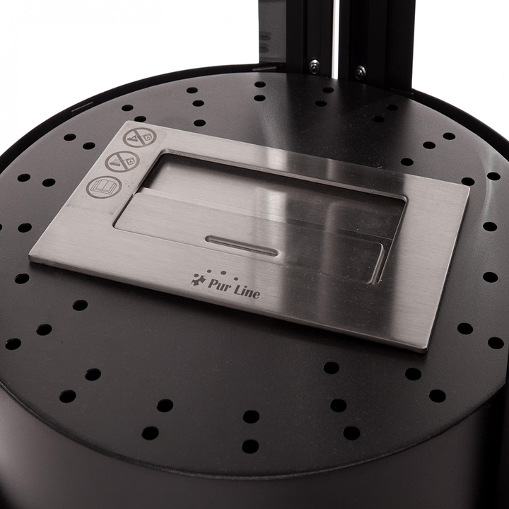 El BESTFIRE VIEW est&aacute; dise&ntilde;ado en forma de cilindro con una abertura interna donde se emiten llamas, tiene un tama&ntilde;o de 43 x 43 x 95cm y pesa 35kg, adem&aacute;s incluye un dep&oacute;sito de acero inoxidable de 2L para garantizar su resistencia y seguridad. Este modelo combina eficiencia y seguridad, no genera humo ni cenizas, es f&aacute;cil de mantener y se puede utilizar tanto en interiores como en exteriores.