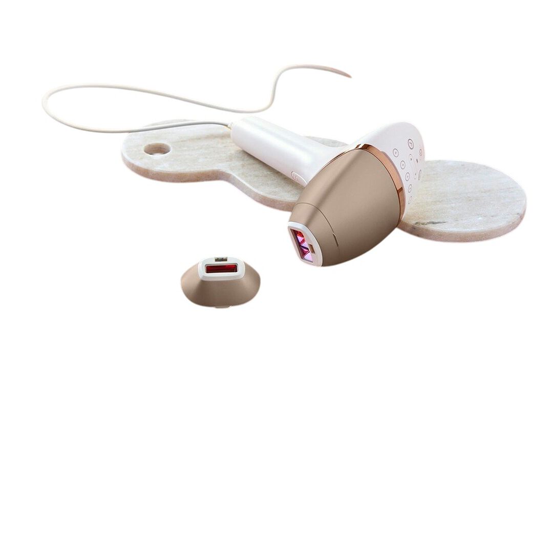 Disfruta de un tratamiento rápido y personalizado con Lumea IPL Serie 8000 Prestige. Tecnología SenseIQ con accesorios inteligentes y aplicación Lumea IPL para conseguir una piel suave durante más tiempo