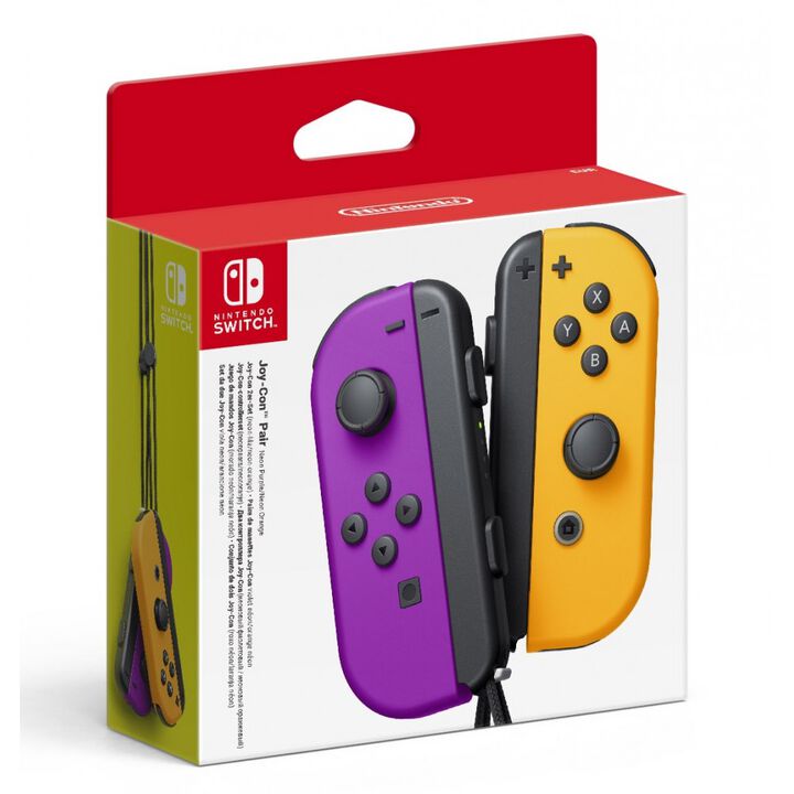 Conjunto compuesto por 2 mandos Joy-Con, uno Izquierda  y otro Derecha.


MANDOS JOY-CON

Un mando o dos, en vertical o en horizontal, control por movimiento o mediante botones&hellip; Con los nuevos mandos Joy-Con para Nintendo Switch tendr&aacute;s flexibilidad total a la hora de jugar y descubrir&aacute;s nuevas formas de interactuar que transformar&aacute;n por completo tus experiencias de juego.

Su dise&ntilde;o incluye la sofisticada funci&oacute;n de vibraci&oacute;n HD, que ofrece una vibraci&oacute;n mucho m&aacute;s realista que antes, y permite utilizar uno en cada mano o compartirlos con un amigo; adem&aacute;s de poder incorporarlos al armaz&oacute;n para controles Joy-Con (venta por separado) que los transformar&aacute; en un mando de estilo tradicional. Cada Joy-Con contiene sus propios botones, sensor de aceler&oacute;metro y sensor de movimiento que posibilita que puedan funcionar como un mando independiente.

Adem&aacute;s, los Joy-Con integran nuevas prestaciones que hacen de Nintendo Switch m&aacute;s interactiva. Por un lado, el Joy-Con izquierdo tiene un bot&oacute;n de captura para hacer capturas de pantalla durante tus partidas y compartirlas a trav&eacute;s de las redes sociales. El Joy-Con derecho, por su parte, dispone de un punto NFC para usar figuras amiibo, as&iacute; como una c&aacute;mara infrarroja de movimiento que detecta la distancia, forma y movimiento de objetos cercanos en los juegos dise&ntilde;ados para esta tecnolog&iacute;a.