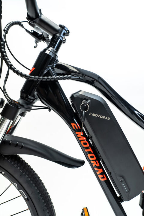 El EMX+ es una bicicleta el&eacute;ctrica de alto rendimiento dise&ntilde;ada para ofrecer versatilidad, comodidad y resistencia. Con un potente motor de 250 W, una autonom&iacute;a de 75 km y una calidad de construcci&oacute;n robusta, es perfecto tanto para desplazamientos por la ciudad como para aventuras de fin de semana.