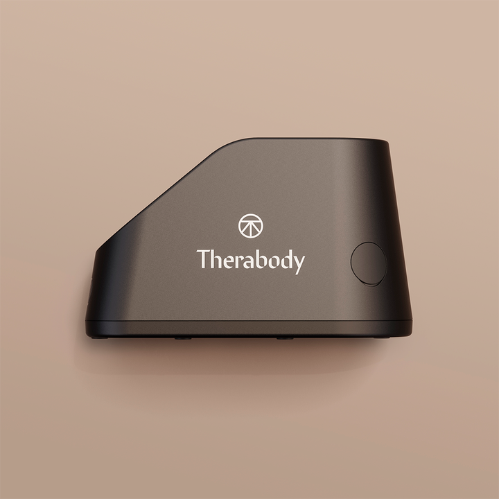 <p>La Theragun PRO-PLUS combina cinco terapias para potenciar la recuperaci&oacute;n: percusiva muscular profunda, luz LED de infrarrojo cercano, vibraci&oacute;n, percusiva con calor y de fr&iacute;o (se venden por separado), para lograr un rendimiento deportivo sin igual.</p>