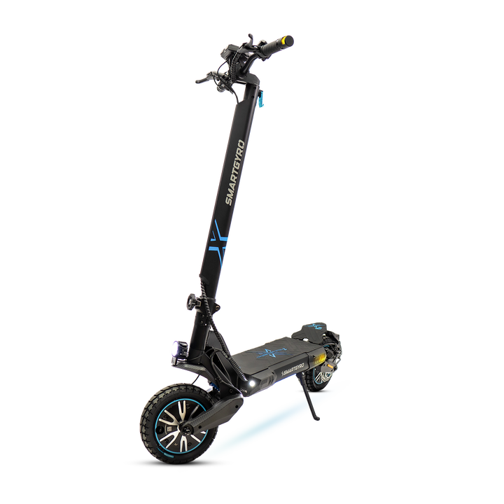 Patinete el&eacute;ctrico certificado con una potencia m&aacute;xima de 2800W con 2 motores de 500W 48V, bater&iacute;a de litio de 18.000 mAh con hasta 60 km de autonom&iacute;a, ruedas de 10" neum&aacute;ticas tubeless, suspensi&oacute;n delantera y trasera, triple frenada, intermitentes y APP compatible Smart Core