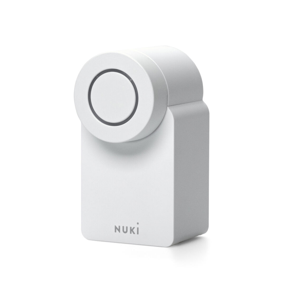 Convierte tu smartphone en una llave con Nuki Smart Lock Go. Bloquea y desbloque la puerta con un golpe o de forma totalmente autom&aacute;tica al acercarte, sin necesidad de sacar el tel&eacute;fono. Con la aplicaci&oacute;n gratuita de Nuki puedes asignar hasta 200 autorizaciones de acceso, ver los protocolos de cierre y utilizar las funciones de automatizaci&oacute;n.