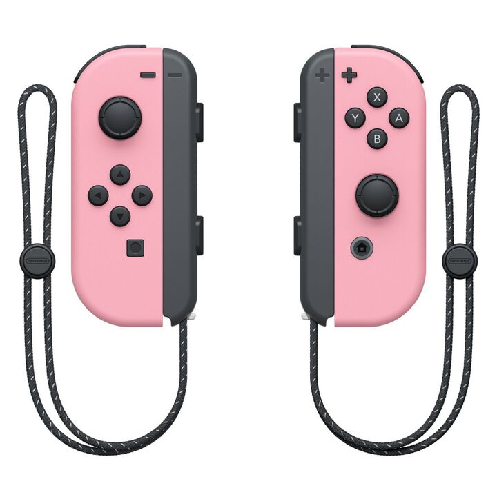 Conjunto compuesto por 2 mandos Joy-Con, uno Izquierda  y otro Derecha.


MANDOS JOY-CON

Un mando o dos, en vertical o en horizontal, control por movimiento o mediante botones&hellip; Con los nuevos mandos Joy-Con para Nintendo Switch tendr&aacute;s flexibilidad total a la hora de jugar y descubrir&aacute;s nuevas formas de interactuar que transformar&aacute;n por completo tus experiencias de juego.

Su dise&ntilde;o incluye la sofisticada funci&oacute;n de vibraci&oacute;n HD, que ofrece una vibraci&oacute;n mucho m&aacute;s realista que antes, y permite utilizar uno en cada mano o compartirlos con un amigo; adem&aacute;s de poder incorporarlos al armaz&oacute;n para controles Joy-Con (venta por separado) que los transformar&aacute; en un mando de estilo tradicional. Cada Joy-Con contiene sus propios botones, sensor de aceler&oacute;metro y sensor de movimiento que posibilita que puedan funcionar como un mando independiente.

Adem&aacute;s, los Joy-Con integran nuevas prestaciones que hacen de Nintendo Switch m&aacute;s interactiva. Por un lado, el Joy-Con izquierdo tiene un bot&oacute;n de captura para hacer capturas de pantalla durante tus partidas y compartirlas a trav&eacute;s de las redes sociales. El Joy-Con derecho, por su parte, dispone de un punto NFC para usar figuras amiibo, as&iacute; como una c&aacute;mara infrarroja de movimiento que detecta la distancia, forma y movimiento de objetos cercanos en los juegos dise&ntilde;ados para esta tecnolog&iacute;a.