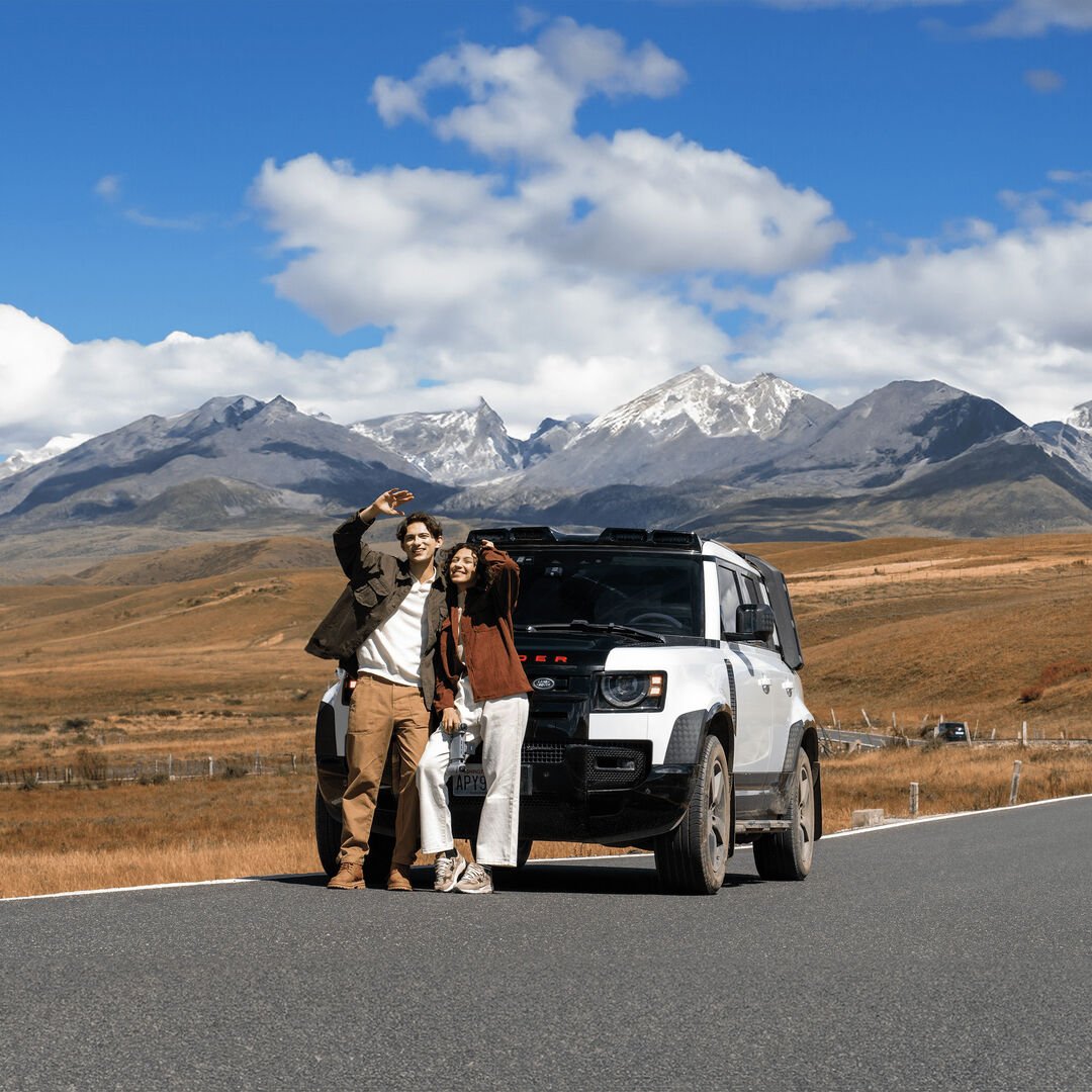 Drone plegable ultraligero con c&aacute;mara 4K y gimbal de 3 ejes. Ofrece transmisi&oacute;n de video a 6 km, 32 min de vuelo y seguimiento visual inteligente.