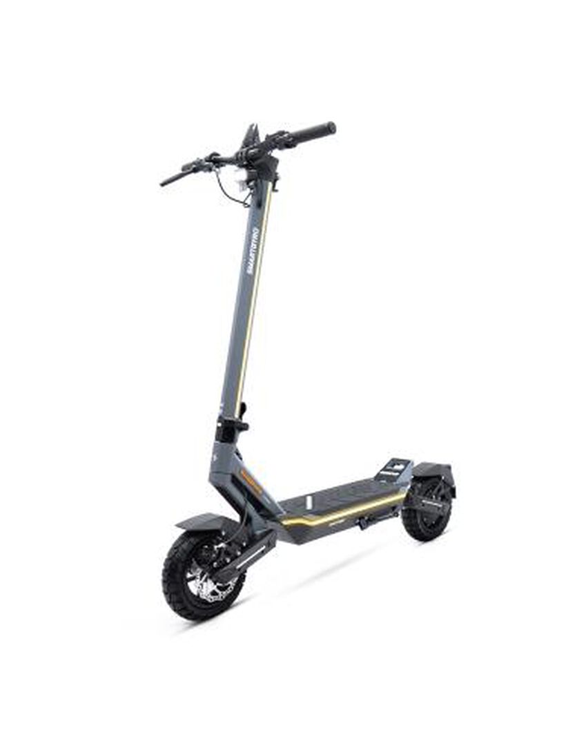 Patinete eléctrico certificado con una potencia máxima de 2000W 48V, batería de litio de 16.000 mAh con hasta 60 km de autonomía, ruedas de 10" neumáticas tubeless, frenos hidráulicos, suspensión delantera y trasera por elastómeros, triple frenada, intermitentes y APP compatible.