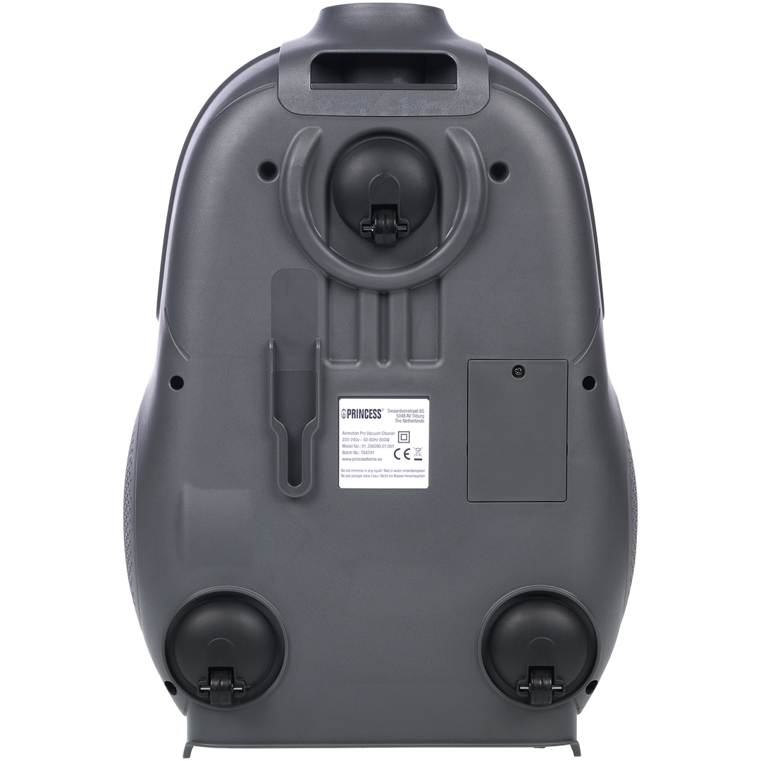 Experimenta la m&aacute;xima comodidad al limpiar con la potente aspiradora Princess 336090 Airmotion Pro. Esta aspiradora con bolsa de polvo, con una capacidad generosa de 4L, combina un motor potente de 800W con un avanzado sistema de filtro HEPA y un filtro &uacute;nico para olores. Gracias a una presi&oacute;n de aire de 21 kPa, control de velocidad y caracter&iacute;sticas pr&aacute;cticas como el enrollado autom&aacute;tico del cable, limpiar nunca ha sido tan eficiente y agradable.