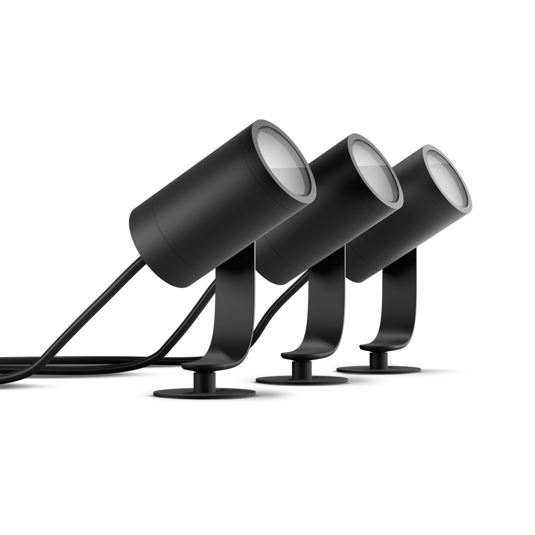 Ilumina y decora tu jard&iacute;n con este pack completo de Philips Hue. Incluye tres focos para jard&iacute;n Lily y el Philips Hue Bridge, para que puedas controlar la luz de tu exterior con total libertad.

Los focos Lily son resistentes a la intemperie y ofrecen una paleta de m&aacute;s de 16 millones de colores y luz blanca. Son ideales para resaltar &aacute;rboles, arbustos o cualquier elemento de tu jard&iacute;n, creando ambientes espectaculares para fiestas o noches tranquilas.

El Hue Bridge es el cerebro de todo el sistema. Con &eacute;l, podr&aacute;s encender, apagar y regular las luces desde tu m&oacute;vil o por voz, programar horarios para que se iluminen al anochecer, e incluso sincronizarlas con el resto de tus luces Hue. &iexcl;Es el pack perfecto para transformar tu espacio exterior!