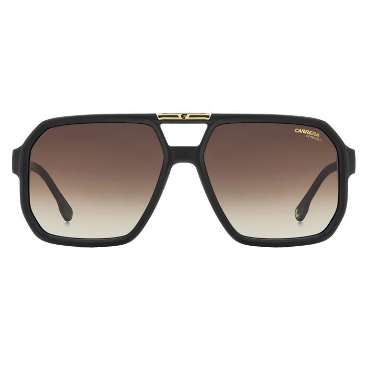 Carrera sigue abriendo caminos en el mundo de las gafas: estas gafas de sol tiran del legado de la marca mientras avanzan. Hechas en Italia, la calidad absoluta no va a pasar desapercibida. La montura exhibe el adorno de la &lsquo;C&rsquo; de la marca con una bandera de Carrera en el doble puente, situado en horizontal para celebrar el logotipo de la victoria.
