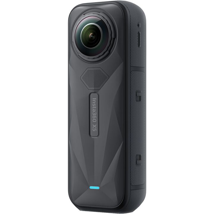 La Insta360 X5 es la cámara 360° insignia de Insta360, diseñada para capturar contenido inmersivo con una calidad de imagen excepcional, rendimiento mejorado con poca luz y una mayor durabilidad.