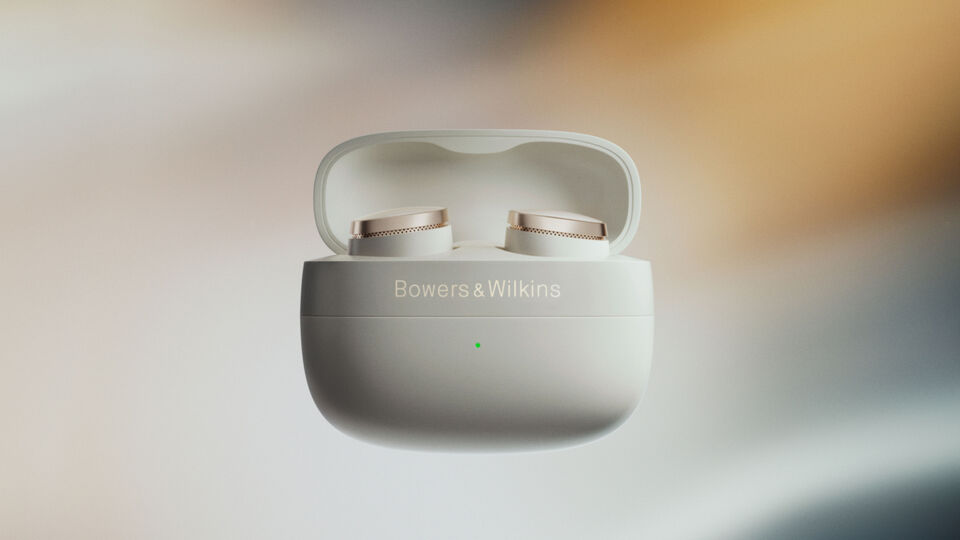 Experimenta audio de alta gama y libertad total con los Auriculares Bowers & Wilkins inalámbricos TWS con Cancelación Activa de Ruido, diseñados para quienes buscan excelencia en sonido y versatilidad en cualquier entorno.