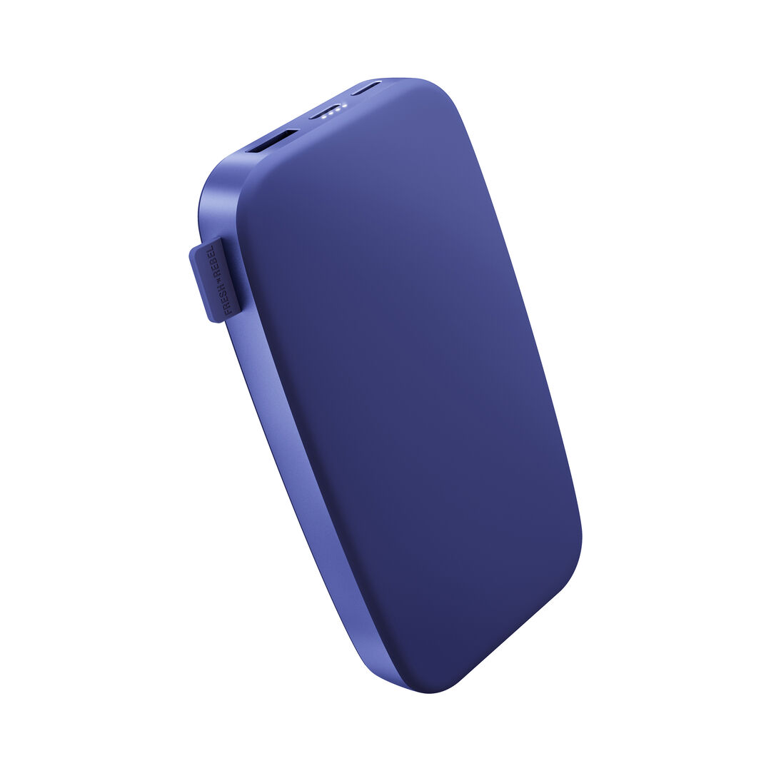 Powerbank 18000 mAh
Batería recargable de bolsillo
Nuestros ltimos Powerbanks tienen un diseño suave y, gracias a la función de carga rápida, son más rápidos que nunca. Con 20W Power Delivery sus dispositivos estarán listos para funcionar antes de que se de cuenta. El Powerbank 18000 mAh puede cargar su teléfono hasta 6 veces y su tablet hasta 3 veces.
 Carga ultrarrápida con suministro de energía de 20 W
 Carga hasta el 50% en 30 min
 6 características de seguridad
 Aprobado para avión Powerbank 18000 mAh
Batería recargable de bolsillo
Nuestros ltimos Powerbanks tienen un diseño suave y, gracias a la función de carga rápida, son más rápidos que nunca. Con 20W Power Delivery sus dispositivos estarán listos para funcionar antes de que se de cuenta. El Powerbank 18000 mAh puede cargar su teléfono hasta 6 veces y su tablet hasta 3 veces.
 Carga ultrarrápida con suministro de energía de 20 W
 Carga hasta el 50% en 30 min
 6 características de seguridad
 Aprobado para avión