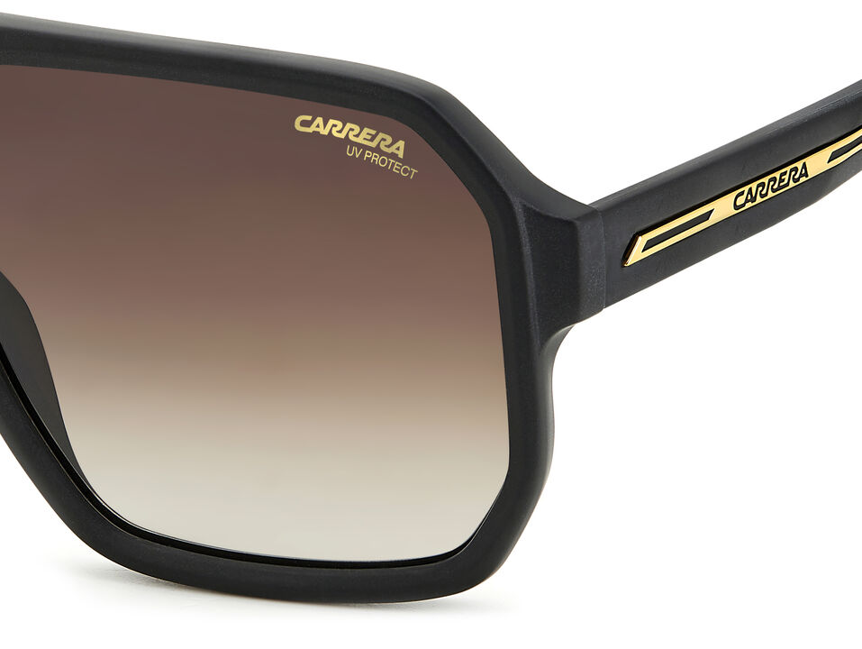 Descubre las gafas de sol Carrera pensadas para el d&iacute;a a d&iacute;a, dise&ntilde;adas para vivir bajo el sol, en la ciudad y en cada momento cotidiano. Son gafas que se adaptan f&aacute;cilmente a cualquier look. Equipadas con lentes protecci&oacute;n UV400 certificada, mejoran la claridad visual, siendo ideales para conducir, pasear por la ciudad, ir a la playa o disfrutar de actividades al aire libre.