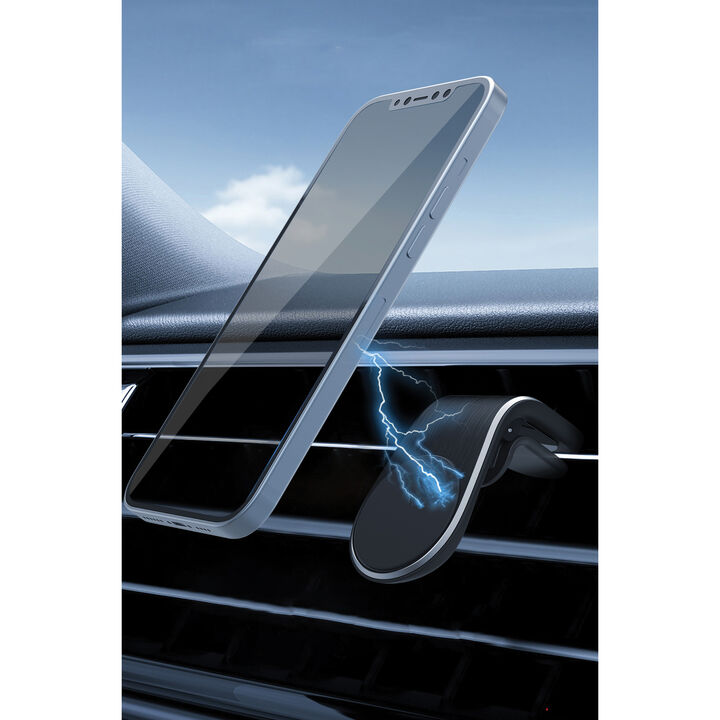 Soporte de coche universal "muvit for change", para poner en la rejilla del aire acondicionado y con im&aacute;n para sujetar el m&oacute;vil, uso rotativo 360&ordm; y fabricado con pl&aacute;stico reciclado de origen certificado. 

Se presenta en un embalaje respetuoso con el medio ambiente, libre de pl&aacute;sticos. 100% reciclable, certificado FSC, uso de pegamento y tinta de origen vegetal. 

En muvit for change nos comprometemos a donar el 1% de los ingresos para el planeta*.