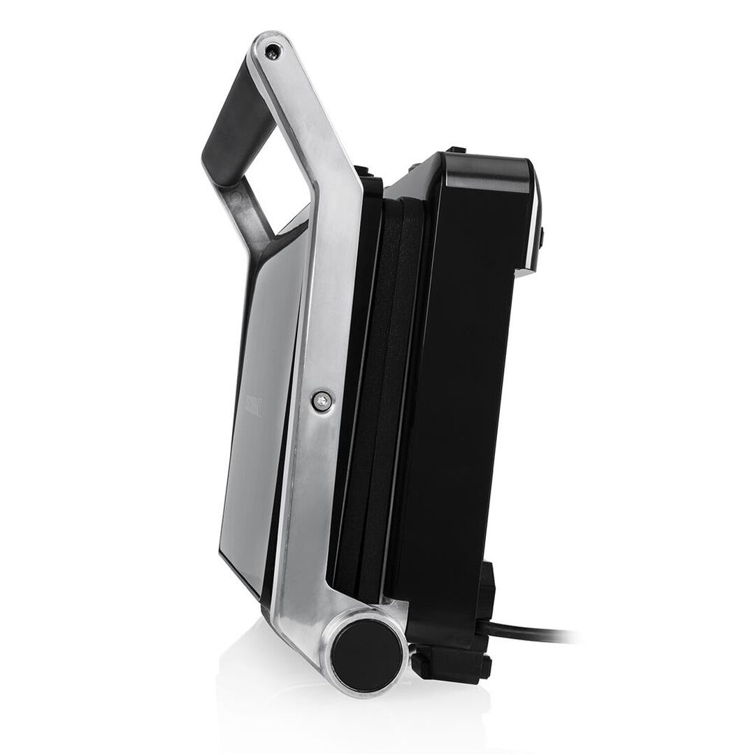 ¡Conviértase en un verdadero maestro de las barbacoas con la Princess 117310 Barbacoa digital Master Pro! Esta barbacoa semiprofesional cuenta con dos termostatos con los que puede operar las placas superior e inferior por separado. Use la parrilla como una sandwichera para hacer el sándwich perfecto o ábrala para usarla como parrilla de mesa, para asar carne y verduras al mismo tiempo. Las placas de la parrilla son extraíbles y se pueden introducir en el lavavajillas, de modo que su nueva barbacoa Master Pro es fácil de limpiar.