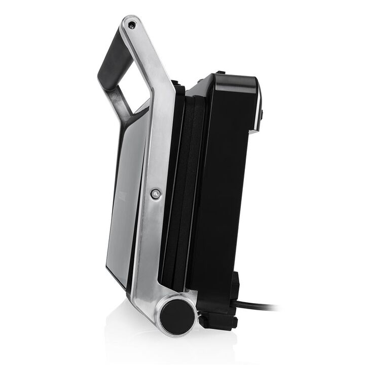 ¡Conviértase en un verdadero maestro de las barbacoas con la Princess 117310 Barbacoa digital Master Pro! Esta barbacoa semiprofesional cuenta con dos termostatos con los que puede operar las placas superior e inferior por separado. Use la parrilla como una sandwichera para hacer el sándwich perfecto o ábrala para usarla como parrilla de mesa, para asar carne y verduras al mismo tiempo. Las placas de la parrilla son extraíbles y se pueden introducir en el lavavajillas, de modo que su nueva barbacoa Master Pro es fácil de limpiar.