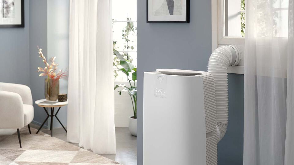 Aire acondicionado port&aacute;til.
Incluye modos de refrigeraci&oacute;n, ventilador y deshumidificaci&oacute;n, 3 velocidades, control t&aacute;ctil con pantalla LED, mando a distancia, temporizador y termostato de 24 h.