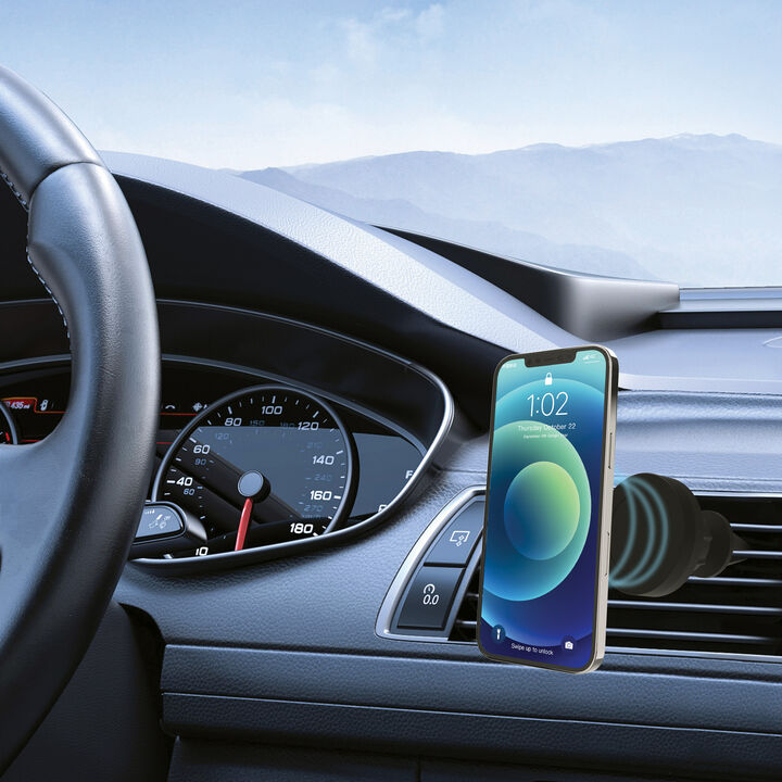 Soporte de coche universal "muvit for change", para poner en la rejilla del aire acondicionado y con im&aacute;n para sujetar el m&oacute;vil, uso rotativo 360&ordm; y fabricado con pl&aacute;stico reciclado de origen certificado. 

Se presenta en un embalaje respetuoso con el medio ambiente, libre de pl&aacute;sticos. 100% reciclable, certificado FSC, uso de pegamento y tinta de origen vegetal. 

En muvit for change nos comprometemos a donar el 1% de los ingresos para el planeta*.