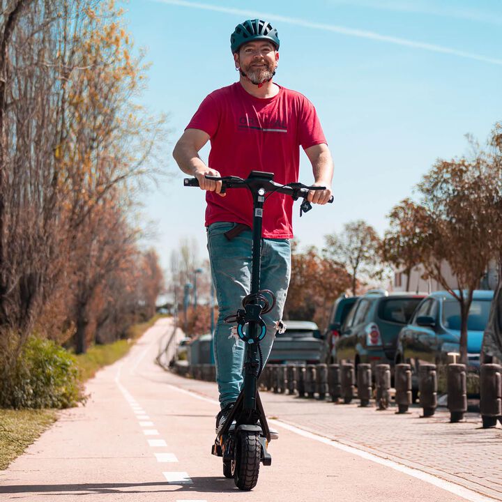Patinete eléctrico certificado 1000w 48V,15.000 mAh,60 km autonomía, ruedas 10"neumáticas tubeless,doble suspensión por elastómeros,triple frenada,intermitentes y APP compatible Smart Core.