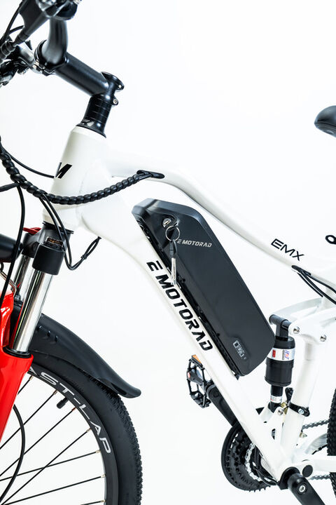 El EMX+ es una bicicleta el&eacute;ctrica de alto rendimiento dise&ntilde;ada para ofrecer versatilidad, comodidad y resistencia. Con un potente motor de 250 W, una autonom&iacute;a de 75 km y una calidad de construcci&oacute;n robusta, es perfecto tanto para desplazamientos por la ciudad como para aventuras de fin de semana.
