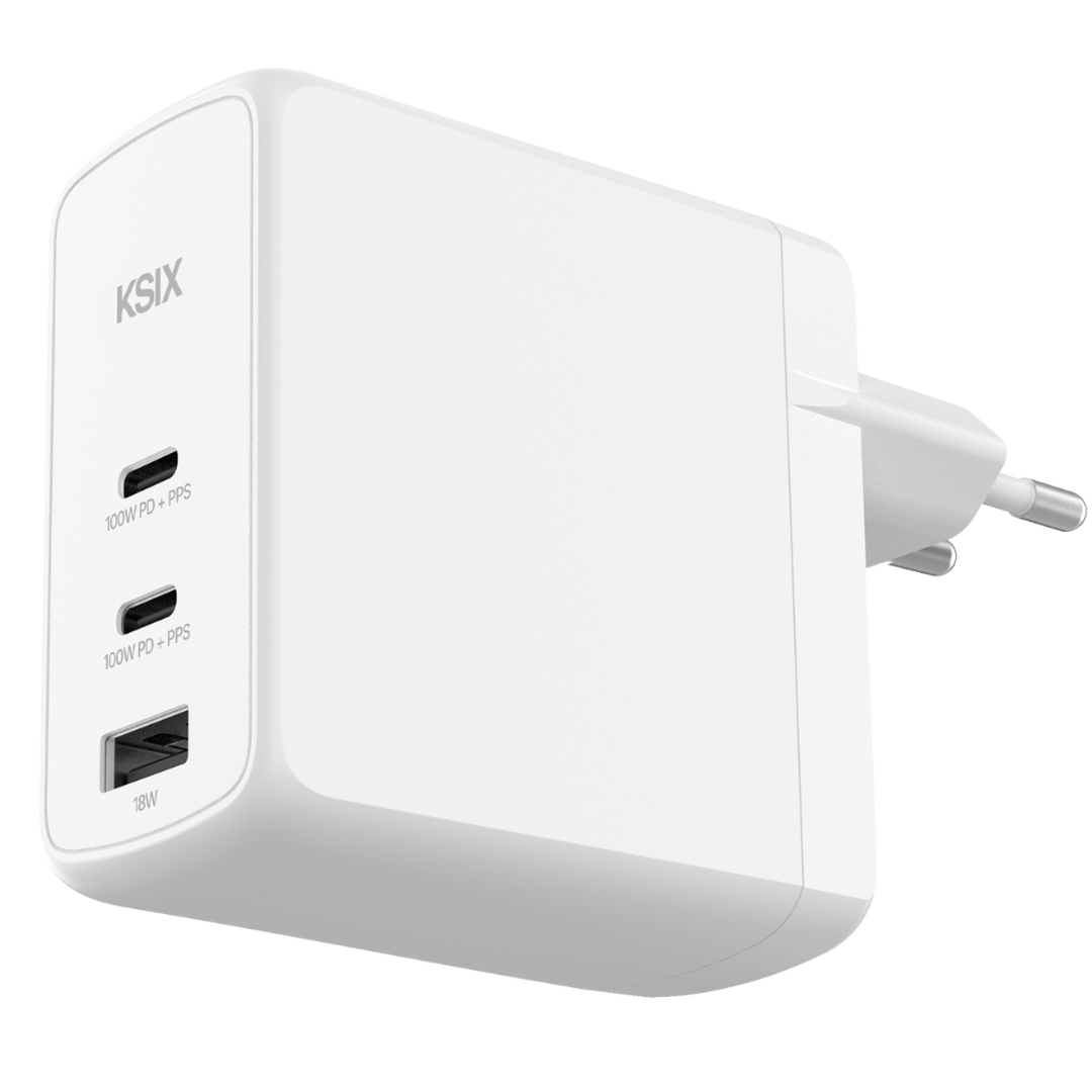 Potencia extrema en un dise&ntilde;o compacto. Con 100W de potencia total, el KSIX 100W es el cargador definitivo para todos tus dispositivos. Su doble puerto USB-C y puerto USB-A lo convierten en una opci&oacute;n vers&aacute;til y eficiente para port&aacute;tiles, tablets, smartphones y m&aacute;s. Gracias a sus tecnolog&iacute;as GaN, Power Delivery 3.0 y PPS, obtendr&aacute;s cargas ultrarr&aacute;pidas y seguras en cualquier momento.