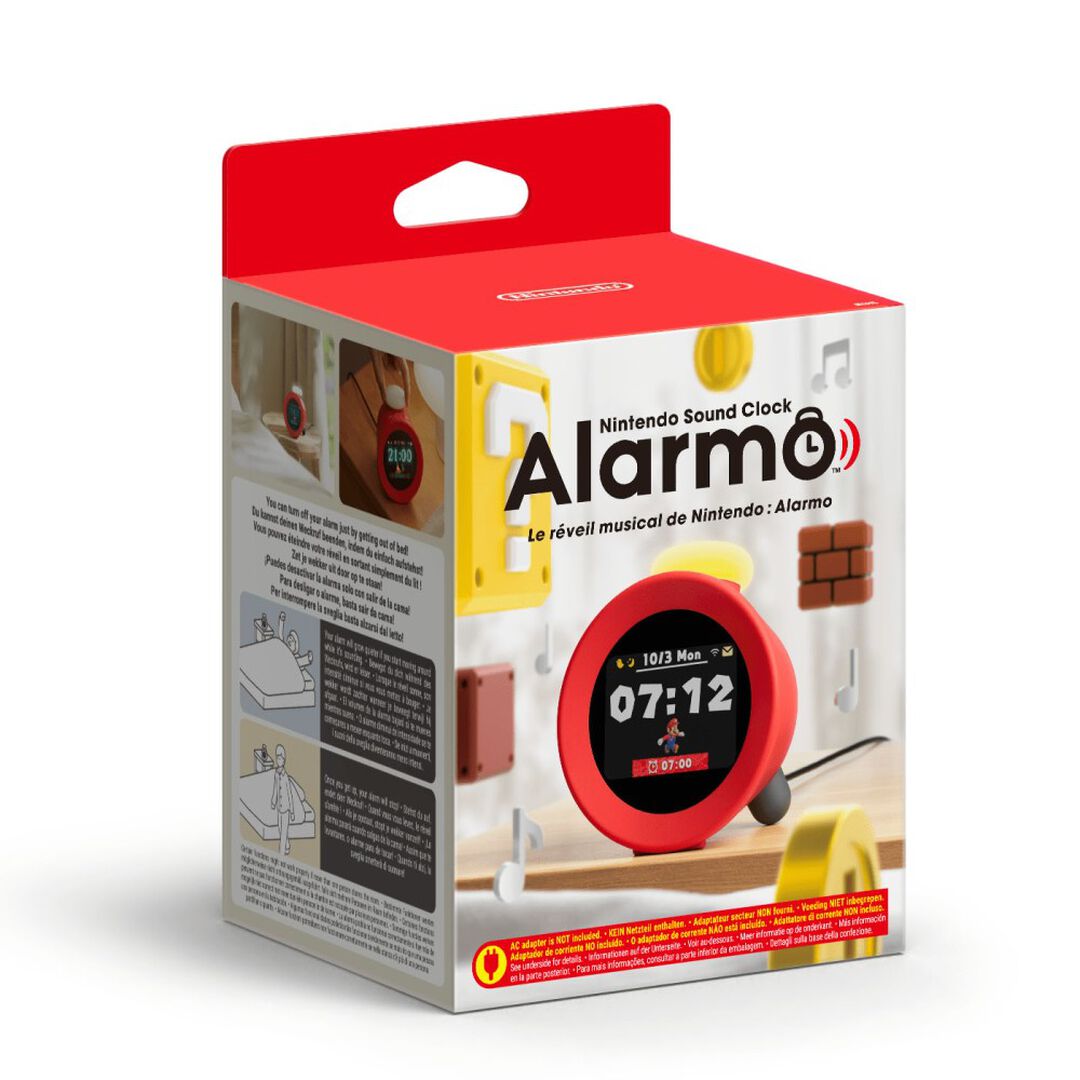 DESPERTADOR INTERACTIVO NINTENDO SOUND CLOCK ALARMO CON ALARMAS ZELDA MARIO SPLATOON PIKMIN VERSI&Oacute;N ESPA&Ntilde;A GARANT&Iacute;A EU
Dales un toque divertido a tus ma&ntilde;anas con Nintendo Sound Clock: Alarmo. Este despertador interactivo detecta tus movimientos mientras te despiertas y reproduce sonidos para que tengas la sensaci&oacute;n de levantarte en un mundo de videojuegos.
 
Video will open in a new window
Elige entre un total de 35 alarmas diferentes, procedentes de cinco juegos de Nintendo. Cada alarma tiene sus propios sonidos e im&aacute;genes, y ofrece una experiencia distinta. La apariencia de la pantalla tambi&eacute;n cambia seg&uacute;n el juego que elijas.
* Selecciona un t&iacute;tulo y una escena, elige a qu&eacute; hora quieres levantarte &iexcl;y del resto ya se ocupa Alarmo! Por la ma&ntilde;ana, sonar&aacute; la alarma a la hora que hayas escogido, reproduciendo m&uacute;sica y efectos de sonido de la escena seleccionada.
* 35 alarmas diferentes procedentes de 5 juegos de Nintendo. Despi&eacute;rtate con tu alarma favorita de Zelda Breath of the Wild, Pikmin 4, Ring Fit Adventure, Super Mario Odyssey o Splatoon 3.
* Cada alarma tiene sus propios sonidos e im&aacute;genes, y ofrece una experiencia distinta. La apariencia de la pantalla tambi&eacute;n cambia seg&uacute;n el juego que elijas.
* Se acab&oacute; el remolonear. Alarmo tiene un sensor que reacciona a tus movimientos y reproduce sonidos si estiras los brazos o te das la vuelta. El volumen de la alarma ir&aacute; descendiendo cuanto m&aacute;s te muevas.
* Personaliza tu alarma y lleva un registro de tus h&aacute;bitos de sue&ntilde;o. Consulta estad&iacute;sticas como el tiempo en la cama, cu&aacute;nto te has movido mientras dorm&iacute;as o cu&aacute;nto has tardado en levantarte.
* Activa la opci&oacute;n Sonidos pl&aacute;cidos para relajarte escuchando m&uacute;sica y sonidos reposados cuando te metas en la cama a la hora que hayas elegido.
&iquest;Quieres m&aacute;s? Si vinculas tu cuenta Nintendo, podr&aacute;s descargar nuevas alarmas inspiradas en juegos como Mario Kart 8 Deluxe y Animal Crossing: New Horizons por medio de actualizaciones gratuitas, a medida que est&eacute;n disponibles.