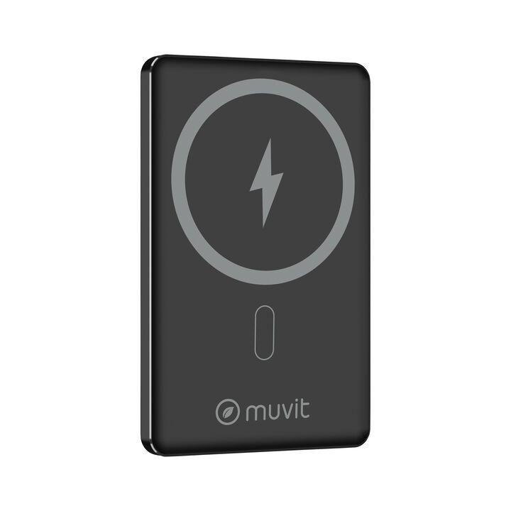 muvit for change: Energ&iacute;a MagSafe y sostenibilidad en tu bolsillo. Lleva contigo la muvit for change Emergency Battery, una bater&iacute;a externa ultra compacta de 5000mAh dise&ntilde;ada en aluminio premium. Disfruta de la comodidad de la carga inal&aacute;mbrica MagSafe de 15W o utiliza su puerto USB-C PD de 20W para una carga r&aacute;pida por cable. Un accesorio eco-responsable, fabricado con materiales reciclados y dise&ntilde;ado para acompa&ntilde;arte incluso en tus viajes en avi&oacute;n.