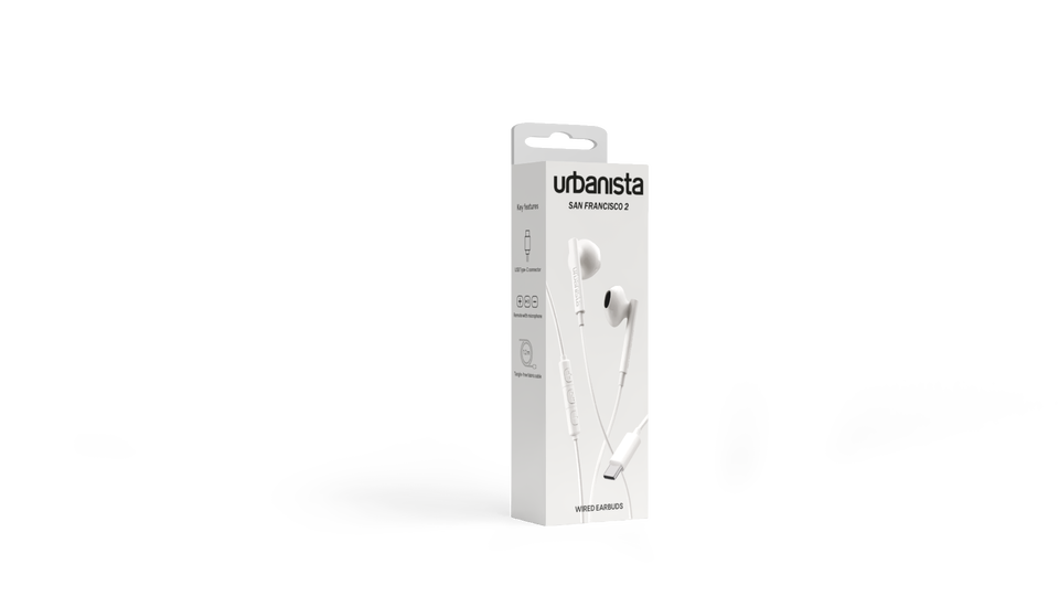 Los auriculares Urbanista San Francisco 2 Cloud White son unos auriculares con cable dise&ntilde;ados para disfrutar de un sonido claro y equilibrado en cualquier momento. Incorporan un conector USB Tipo-C compatible con smartphones, tablets y ordenadores port&aacute;tiles, un resistente cable de tela trenzada antienredos, micr&oacute;fono integrado y control remoto de tres botones para gestionar llamadas y m&uacute;sica de forma c&oacute;moda. Su dise&ntilde;o Open-Fit ofrece un ajuste ligero y confortable, ideal para el uso diario.