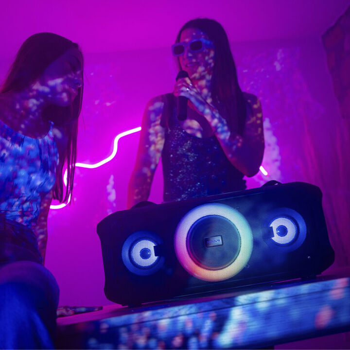 Altavoz Karaoke Jaia Max con Bluetooth y micr&oacute;fono incluido.