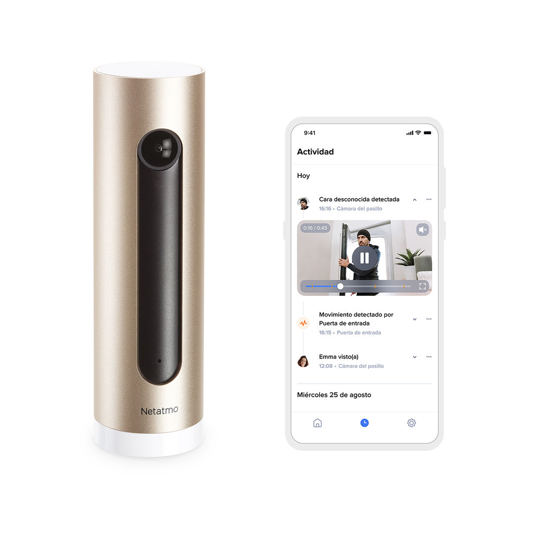 Gracias a su sistema de notificaciones inteligentes, tu cámara interior inteligente te envía a tu smartphone una alerta en tiempo real si se produce una intrusión en tu casa. Su tecnología de reconocimiento facial y su función de "Detección de mascotas" le permiten distinguir entre desconocidos, tus seres queridos y animales