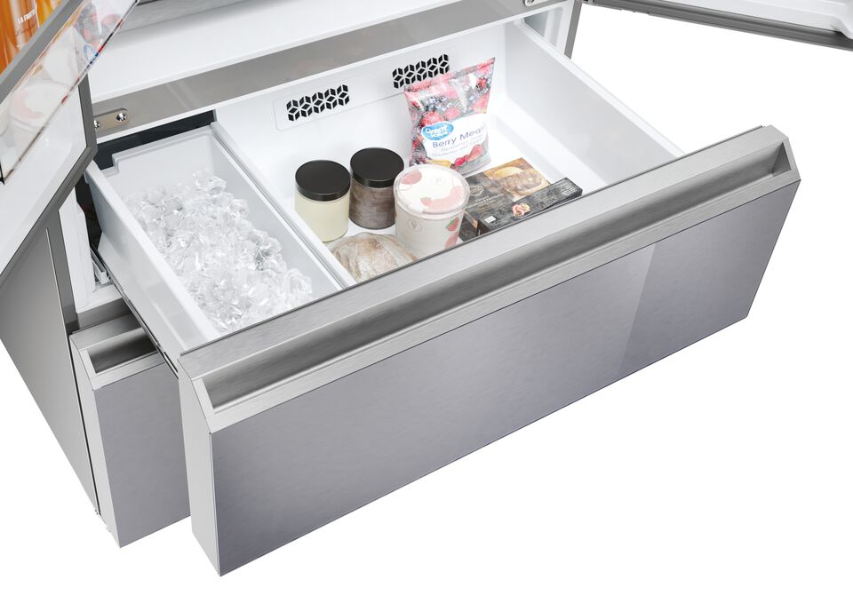 GRAN CAPACIDAD Y TECNOLOG&Iacute;A AVANZADA PARA UNA CONSERVACI&Oacute;N PERFECTA.

Este frigor&iacute;fico multidoor de libre instalaci&oacute;n combina 703 L de espacio total con funcionalidades inteligentes para mantener tus alimentos frescos durante m&aacute;s tiempo. Su dise&ntilde;o pensado para el d&iacute;a a d&iacute;a, junto con su motor Inverter y sistema Total No Frost lateral, ofrece eficiencia, control preciso y comodidad en cada uso.