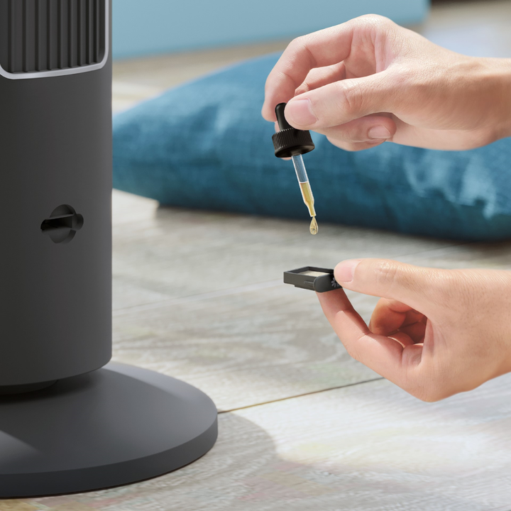 Ventilador de Torre Serie 5000. Diseño fino y elegante, con altura de 105cm * 3 modos de ventilación * Ventilación potente y silenciosa* Largo alcance de ventilación *  Oscilación 60º * Pantalla táctil y mando a distancia* Difusor de aromas integrado * Bloqueo para niños * Temporizador automático * Fácil de transportar