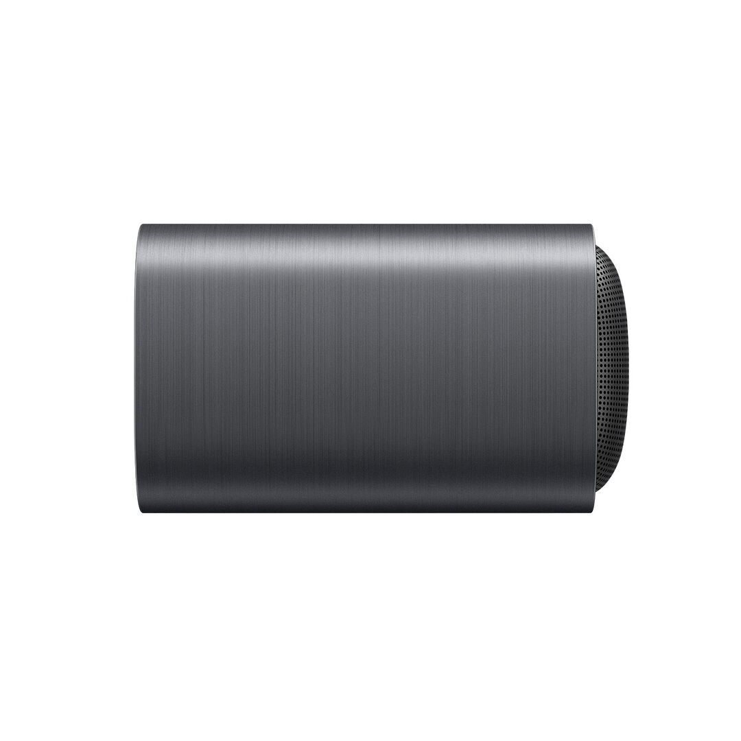 Barra de Sonido TCL S45HE Serie S45 Dolby Atmos – Experiencia Cinematográfica en Casa

Descubre un sonido envolvente y potente con la TCL S45HE, la barra de sonido diseñada para transformar tu experiencia audiovisual. Con tecnología Dolby Atmos y DTS Virtual:X, disfruta de un sonido 3D que llena cada rincón de la habitación, ideal para películas, series y videojuegos.

Su potencia máxima de 100W y sus 2 altavoces de amplia gama te garantizan diálogos claros y graves profundos, mientras que la función AI Sonic Adaptation ajusta automáticamente el sonido al entorno para una experiencia personalizada. Además, su procesamiento 5.1.4 virtual y el modo Dolby Surround Upmix crean un espacio sonoro envolvente sin necesidad de altavoces traseros adicionales.

Compatible con Apple AirPlay y con integración a la app TCL Home, puedes controlar tu barra desde tu smartphone de manera fácil y rápida. Su diseño elegante en titanio oscuro, pantalla LED y 5 teclas táctiles se integra perfectamente a tu sala, mientras que su montaje en pared permite un ajuste versátil y moderno.

Conectividad práctica mediante HDMI CEC, Bluetooth 5.2 y USB multimedia (MP3, WAV, FLAC, WMA), encendido rápido y apagado automático, la TCL S45HE combina tecnología, comodidad y estilo para ofrecerte un cine en casa sin complicaciones.

Incluye: manual multilingüe, cable de alimentación desmontable de 1,5 m y kit de montaje en pared.