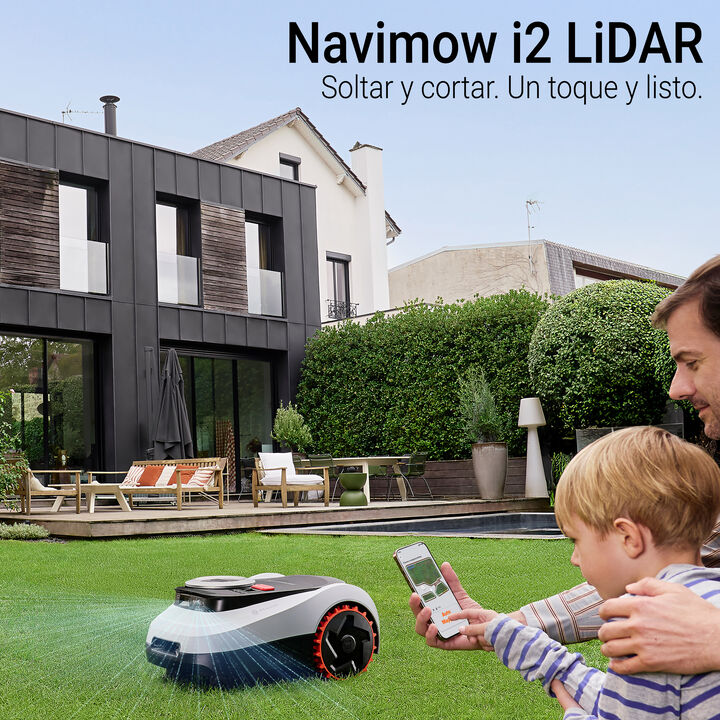 Navimow i2 LiDAR redefine el cuidado del jard&iacute;n con una navegaci&oacute;n inteligente y totalmente aut&oacute;noma. Equipado con tecnolog&iacute;a LiDAR de alta resoluci&oacute;n, escanea el entorno con hasta 200.000 puntos por segundo, creando un mapa 3D preciso de todo el jard&iacute;n sin necesidad de cables, antenas ni se&ntilde;al satelital. Basta con colocarlo en el c&eacute;sped y pulsar iniciar para disfrutar de un corte inmediato y sin complicaciones.

Gracias al sistema EFLS LiDAR + Vision, el i2 LiDAR ofrece una navegaci&oacute;n estable incluso bajo &aacute;rboles densos, en pasillos estrechos o de noche. Su avanzado sistema VisionFence con LiDAR reconoce y evita m&aacute;s de 200 tipos de obst&aacute;culos, incluidos animales y objetos peque&ntilde;os, garantizando un corte seguro y continuo con una precisi&oacute;n de hasta 1 cm.

Potente y silencioso (59 dB), cuenta con un motor de alto rendimiento y un disco de 6 cuchillas que asegura un acabado uniforme incluso en c&eacute;sped denso. Adem&aacute;s, puede afrontar pendientes de hasta el 45%, adapta el corte a condiciones meteorol&oacute;gicas extremas y es compatible con Alexa y Google Home.

Navimow i2 LiDAR es la combinaci&oacute;n perfecta de tecnolog&iacute;a avanzada, facilidad de uso y resultados profesionales para jardines modernos.