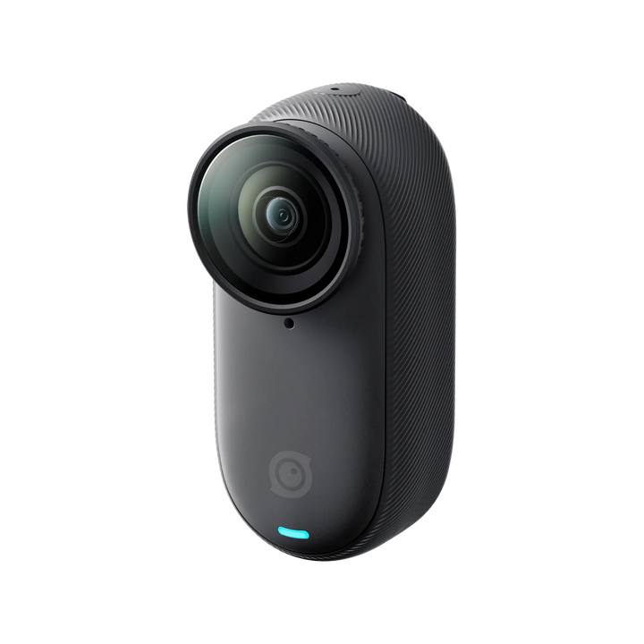 La Insta360 GO 3S es una cámara de acción compacta y ligera, diseñada para la captura de POV (Point of View) y una gran versatilidad de montaje