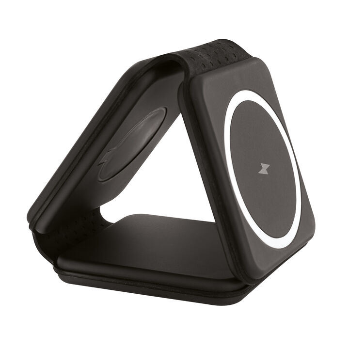 Carga tus dispositivos a la vez con el cargador m&uacute;ltiple de muvit for change. Con los tres segmentos de los que dispone, podr&aacute;s cargar tu smartphone, tu reloj inteligente y tus auriculares inal&aacute;mbricos al mismo momento. Y puedes llev&aacute;rtelo d&oacute;nde quieras ya que es muy compacto y muy vers&aacute;til, por lo que puedes cargar de forma inal&aacute;mbrica todos tus dispositivos.&nbsp; 

En muvit for change nos comprometemos a donar el 1% de los ingresos para el planeta*.&nbsp;