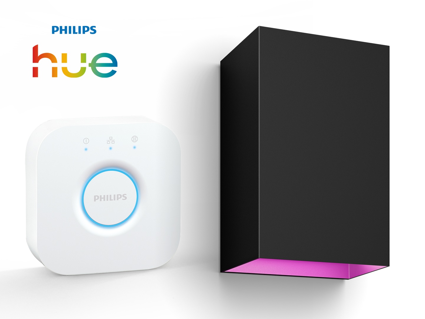 El conjunto incluye un kit de inicio Philips Hue Lightstrip Plus de 2 metros y el Philips Hue Bridge. Con la tira de luces, puedes crear ambientes &uacute;nicos en cualquier espacio, ya sea detr&aacute;s de tu televisor, debajo de un sof&aacute; o en una estanter&iacute;a, gracias a su flexibilidad y capacidad para mostrar una amplia gama de colores.

El Hue Bridge, el cerebro de tu sistema de iluminaci&oacute;n inteligente, te permite controlar las luces a distancia, sincronizarlas con m&uacute;sica y pel&iacute;culas, y programar rutinas para que se adapten a tu d&iacute;a a d&iacute;a. Es la combinaci&oacute;n perfecta para empezar a disfrutar de una experiencia de iluminaci&oacute;n totalmente personalizada y envolvente.