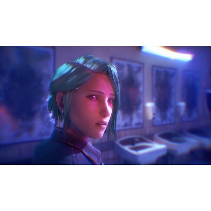 LIFE IS STRANGE REUNION PS5 JUEGO F&Iacute;SICO PARA PLAYSTATION 5 VERSI&Oacute;N ESPA&Ntilde;OLA GARANT&Iacute;A EUROPEA EUROPEAN WARRANTY

&iexcl;La &uacute;ltima oportunidad para Max y Chloe!

Chloe Price era la compa&ntilde;era en el tiempo de Max Caulfield, y perderla es de lo que Max m&aacute;s se arrepiente.

Ahora Chloe ha venido a la Universidad de Caledon. Atormentada por las pesadillas y los recuerdos imposibles, Chloe necesita la ayuda de Max.

Pero Max ya est&aacute; lidiando con otra crisis: dentro de tres d&iacute;as, un brutal incendio arrasar&aacute; el campus.

El poder de Max para rebobinar le ha hecho ganar tiempo, pero no puede prevenir el fuego sola.

El incendio obligar&aacute; a Max y a Chloe a tomar decisiones devastadoras. &iquest;Ser&aacute;n capaces de encontrar un futuro juntas... antes de que todo arda?

UN FINAL &Eacute;PICO

La saga de Max y Chloe, y el destino de Caledon, &iexcl;dependen de ti! Juega como Max y como Chloe en una historia in&eacute;dita que concluye de forma &eacute;pica. 

REBOBINAR OTRA VEZ

&iexcl;Vuelve el poder por antonomasia de Max! Deshaz cada decisi&oacute;n y vuelve a tomarla, cambia el rumbo de las conversaciones y manipula el entorno para resolver puzles en cuatro dimensiones.

PODER PUNKARRA

En el papel de Chloe, reina de las insolencias, tirar&aacute;s de ingenio, astucia y border&iacute;as para esclarecer cuanto antes el significado de las pesadillas y dobles recuerdos que tiene.

VIDA, MUERTE Y CONSECUENCIAS

Nadie est&aacute; a salvo del futuro incendio. Identifica a los culpables antes de que tus amigos de Caledon perezcan en las llamas. &iquest;Qui&eacute;n sobrevivir&aacute;? Eso depende de ti.
UNA BANDA SONORA EXCLUSIVA

Una cuidada banda sonora original, adem&aacute;s de temas con licencia nuevos y nost&aacute;lgicos.