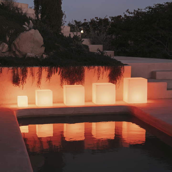 L&aacute;mpara cubo Cuby 40 Solar & Bater&iacute;a Luz RGBWW