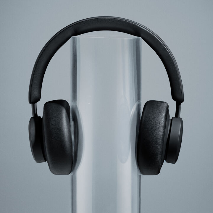 Emprende un viaje de sonido con los nuevos y avanzados auriculares Miami que ofrecen hasta 50 horas de reproducci&oacute;n. L&aacute;nzate a tu m&uacute;sica favorita con la Cancelaci&oacute;n Activa de Ruido que bloquea los sonidos ambientales para una mayor concentraci&oacute;n, sumergi&eacute;ndote en tu canci&oacute;n o podcast favorito. Mantente al tanto con el Modo de Sonido Ambiental, una tecnolog&iacute;a avanzada que filtra los sonidos importantes para que puedas mantenerte en alerta sin tener que presionar pausa. Miami se encuentra disponible en cuatro colores elegantes inspirados en el ritmo y ambiente de la ciudad.