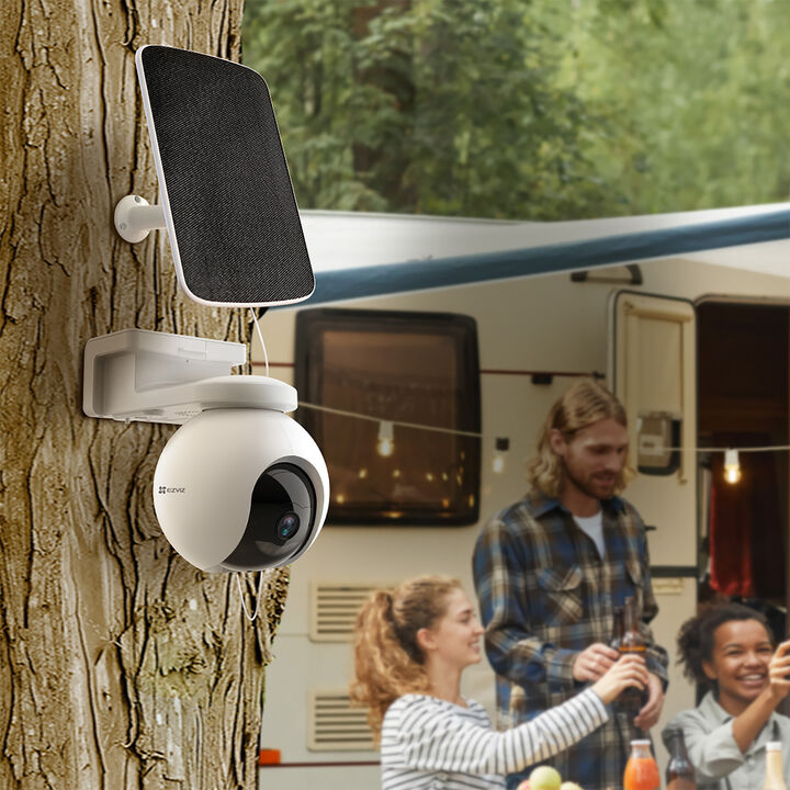 Cámara panorámica e inclinable 4G con batería
Protección móvil y fiable a 360º
Ahora es más fácil que nunca garantizar la seguridad en los lugares que más le importan. La nueva cámara de EZVIZ supera las limitaciones de instalación ocasionadas por las redes o la electricidad. La EB8 4G funciona con baterías, sin cuerdas ni cables. Funciona con redes 4G LTE en exteriores, donde puede no haber Wi-Fi disponible. También incorpora funciones clave de los conocidos predecesores de panorámica e inclinación para exteriores de EZVIZ para ofrecer una protección inteligente y fiable las 24 horas del día, los 7 días de la semana.
 Conectividad 4G1
 Visualización de ubicación GPS del dispositivo2
 Resolución de 2K
 Visión panorámica
 Batería de gran capacidad (10.400 mAh)3
 Detección Inteligente de Movimiento de Personas