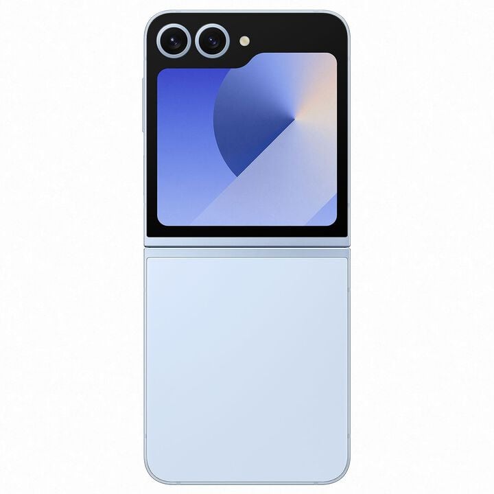 <h2>Samsung Galaxy Z Flip 6 256 GB Reacondicionado &ndash; Estado Premium A+</h2>

<p>El <strong>Samsung Galaxy Z Flip 6 de 256 GB Reacondicionado en Estado Premium A+</strong> es un smartphone plegable innovador disponible a un precio competitivo. Este dispositivo ha sido sometido a un riguroso proceso de inspecci&oacute;n, pruebas t&eacute;cnicas y limpieza para garantizar un perfecto funcionamiento operativo del dispositivo (pantalla interna, externa y bisagra).</p>

<p>✨ <strong>Grado Est&eacute;tico Premium (A+):</strong> Dispositivos con muy poco uso y mantenidos en las mejores condiciones, con m&iacute;nimos desperfectos muy poco visibles a simple vista en pantalla, carcasa lateral y trasera, c&aacute;maras o botones.</p>

<ul>
  <li>⚙️ <strong>Revisi&oacute;n por</strong> expertos en + de 80 puntos</li>
  <li>🛡️ <strong>Reacondicionados con</strong> componentes originales</li>
  <li>🔋 <strong>Al menos</strong> un 85% de la capacidad de su bater&iacute;a</li>
  <li>📆 <strong>30 d&iacute;as</strong> de prueba</li>
  <li>💳 <strong>Pago en</strong> 24 meses, sin intereses</li>
  <li>✅ <strong>Garant&iacute;a del</strong> proveedor de 36 meses
    <br><em>*Nota sobre la resistencia al agua: Al ser un producto reacondicionado, no se garantiza la estanqueidad ni la resistencia al agua originales.</em></li>
</ul>

<h3>&iquest;Qu&eacute; incluye el paquete?</h3>
<p>Para reducir el impacto ambiental, el producto se presenta en un embalaje sostenible y optimizado:</p>
<ul>
  <li>1x Samsung Galaxy Z Flip 6 256 GB (Color: Gris)</li>
  <li>1x Cable de carga compatible</li>
  <li>1x Herramienta de extracci&oacute;n de tarjeta SIM</li>
  <li><em>Nota: El producto se env&iacute;a en una caja de cart&oacute;n gen&eacute;rica. No se incluyen auriculares, adaptador de corriente de pared ni tarjeta SIM.</em></li>
</ul>