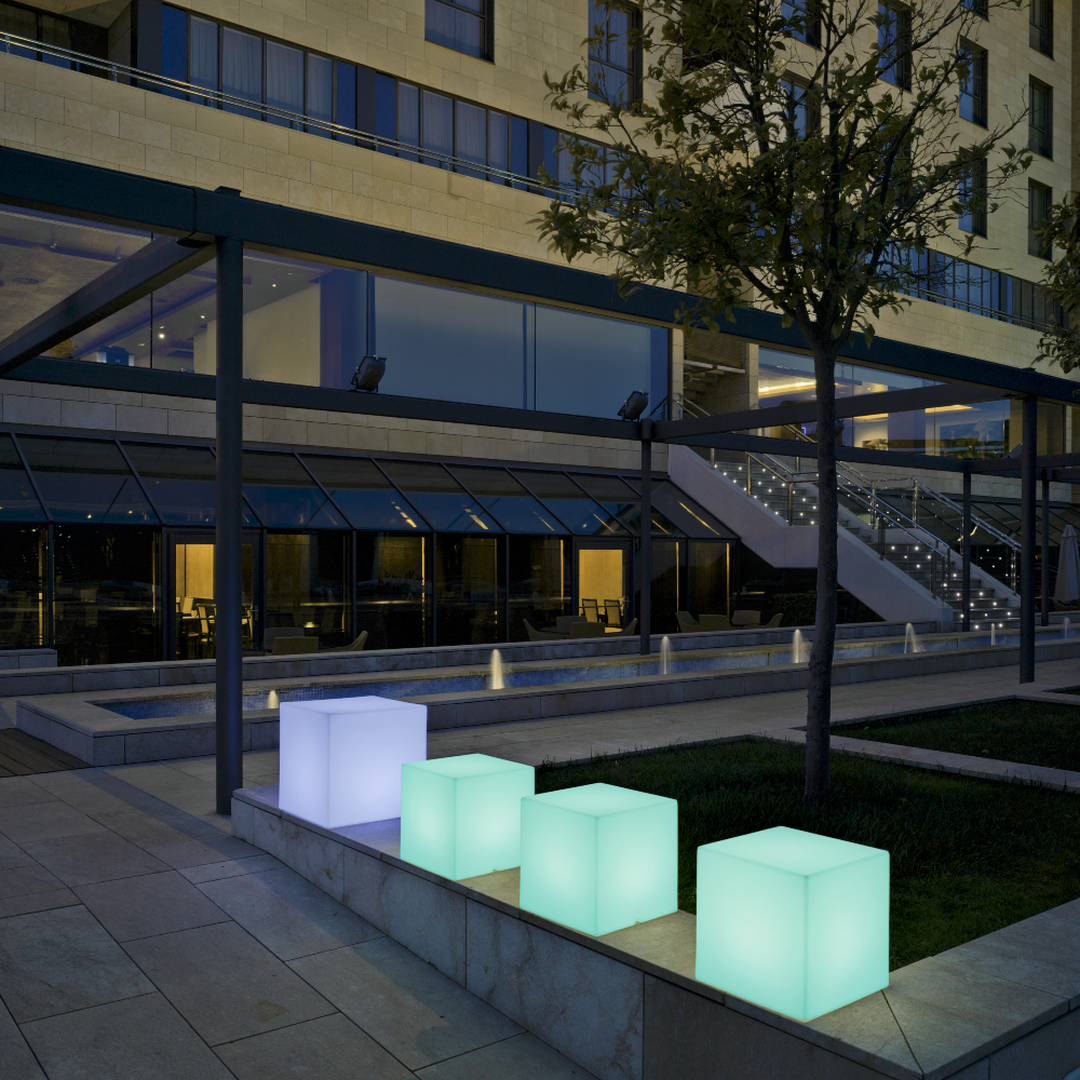 L&aacute;mpara cubo Cuby 45 Solar & Bater&iacute;a Luz RGBWW