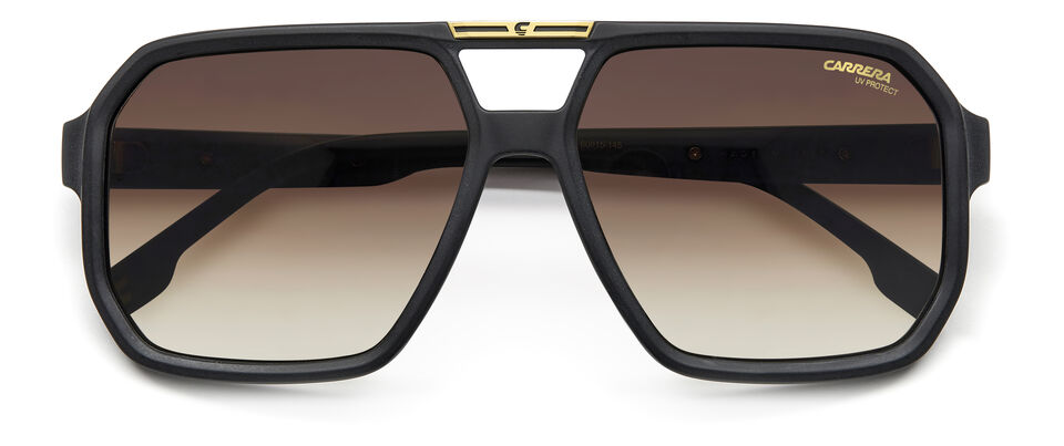 Descubre las gafas de sol Carrera pensadas para el d&iacute;a a d&iacute;a, dise&ntilde;adas para vivir bajo el sol, en la ciudad y en cada momento cotidiano. Son gafas que se adaptan f&aacute;cilmente a cualquier look. Equipadas con lentes protecci&oacute;n UV400 certificada, mejoran la claridad visual, siendo ideales para conducir, pasear por la ciudad, ir a la playa o disfrutar de actividades al aire libre.