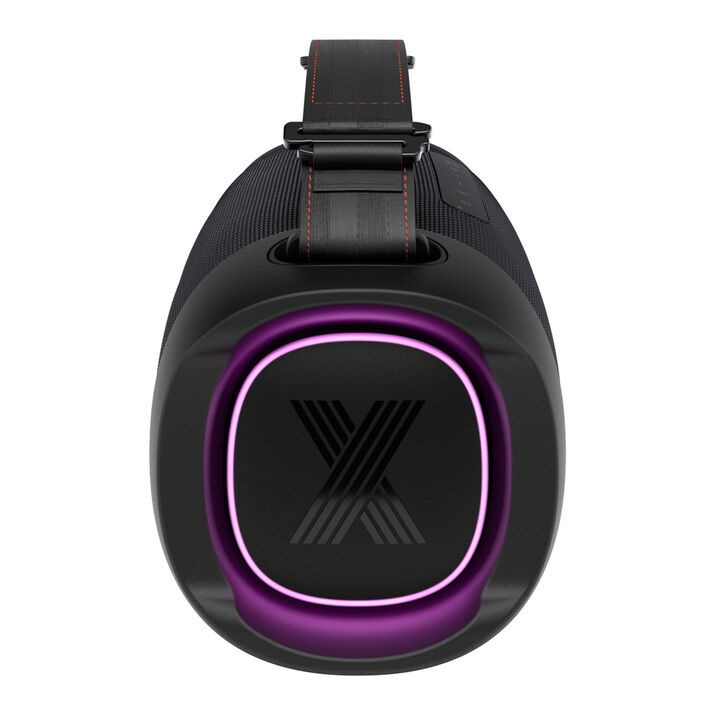 Altavoz port&aacute;til robusto IP67 con 15 h, 120 W, luz y refuerzo de graves.