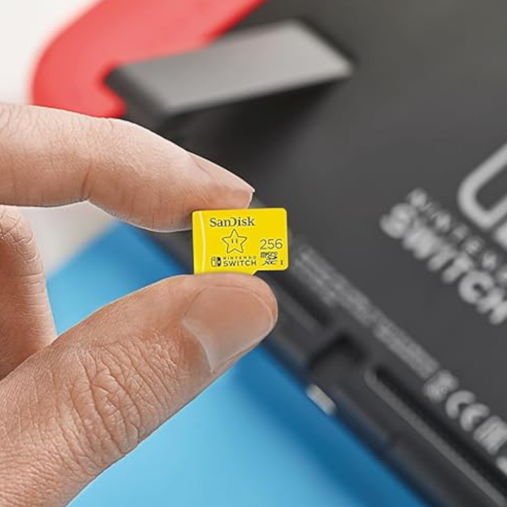<p>Tarjetas de memoria con licencia de Nintendo&reg; para Nintendo Switch&trade; - 256 GB.Con una velocidad incre&iacute;ble, la tarjeta SanDisk microSDXC&trade; con licencia oficial para la consola Nintendo Switch&trade; te permite a&ntilde;adir hasta 1 TB1 de espacio a tu sistema de juego. Dedica menos tiempo a esperar y m&aacute;s a jugar con velocidades de lectura y escritura de hasta 100 MB/s2 y 90 MB/s2, respectivamente.</p>