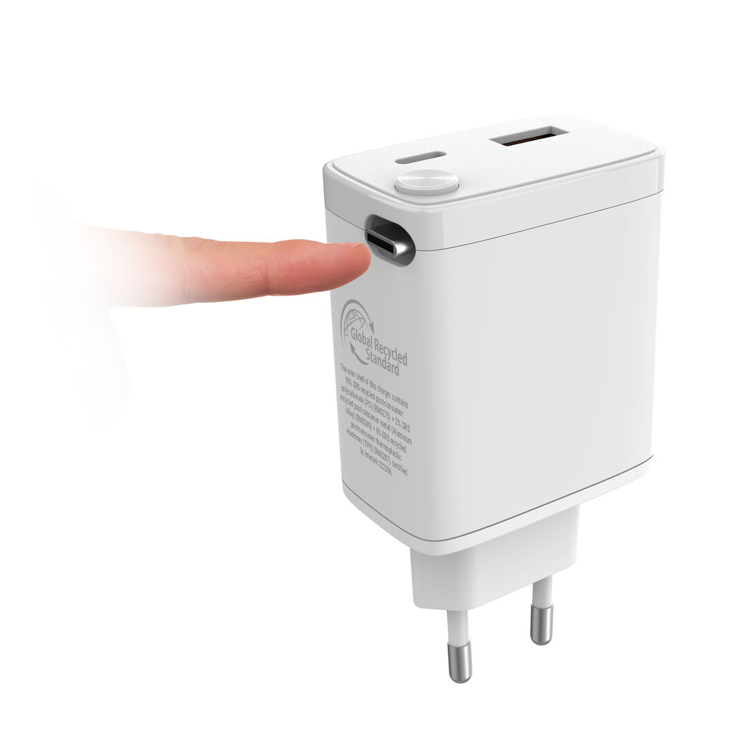 Cargador de pared retr&aacute;ctil Tipo C PD 30W, ideal paraviajes, oficinas y hogares minimalistas. Compacto, potente y respetuoso con elplaneta. Dise&ntilde;o retr&aacute;ctil que evita enredos y ahorra espacio. Fabricado conmateriales reciclados y embalaje 100% reciclable.