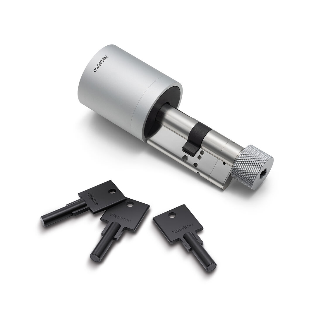 Asociando los materiales m&aacute;s resistentes a una tecnolog&iacute;a de punta, la cerradura y las llaves inteligentes te traen el nivel de seguridad que necesitas para sentirte seguro en tu alojamiento.
Ganas flexibilidad en tu cotidiano gracias a una gesti&oacute;n simple e intuitiva del acceso a tu alojamiento: desde tu smartphone, a&ntilde;ade y borra llaves inteligentes instant&aacute;neamente y comparte el acceso a tu domicilio dondequiera que est&eacute;s. Adem&aacute;s, multiplicas las alternativas usando tu smartphone como segunda llave.